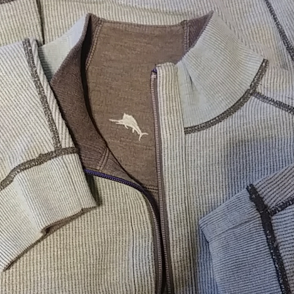 Sweaters - Picture 4 of 4